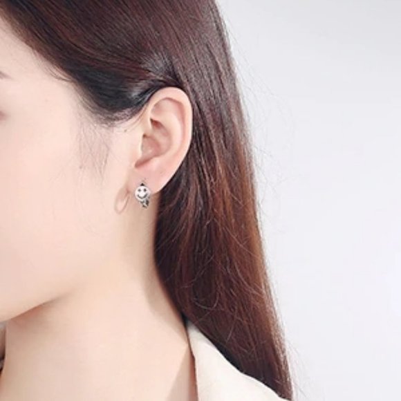 NEW 925 Sterling Silver Smiley Face Hoop Earrings - Picture 9 of 10